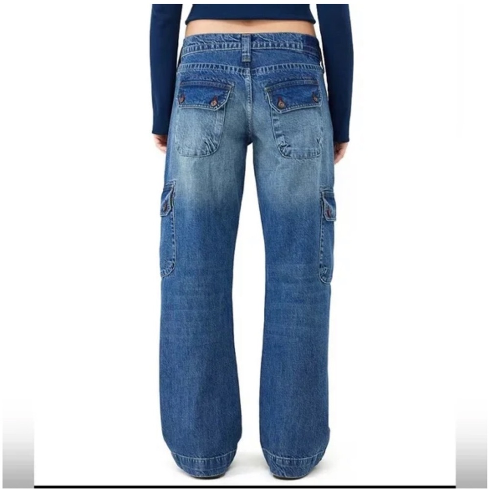 Urban Outfitters BDG Kayla Low-Rise Baggy Cargo Jeans - Picture 2 of 9
